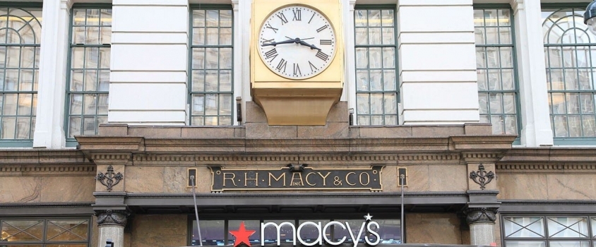 Macys Offers Shareholders 4.3% Dividend Yield, Nearly 60% One-Year Total Return (M)