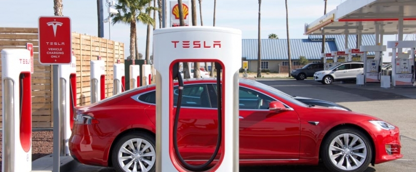 Dividend-Paying Electric Vehicle Stocks to Purchase Offer Alternatives to Tesla